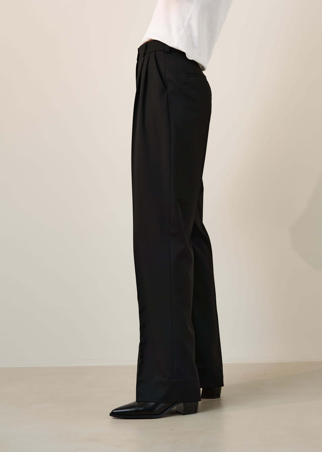 Tall women's straight-leg pants with double pleats, wrinkle-resistant stretch blend, extra hem
