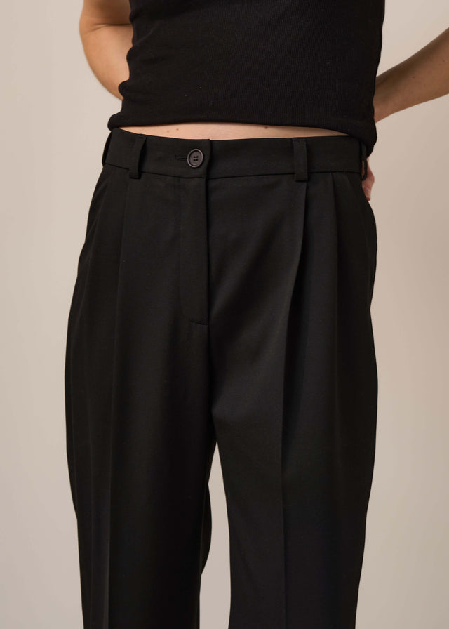 Tall women's straight-leg pants with double pleats, wrinkle-resistant stretch blend, extra hem